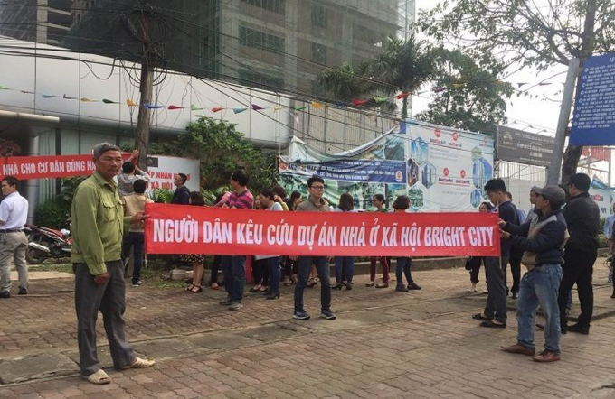 Kh&aacute;ch h&agrave;ng nh&agrave; ở x&atilde; hội k&ecirc;u cứu