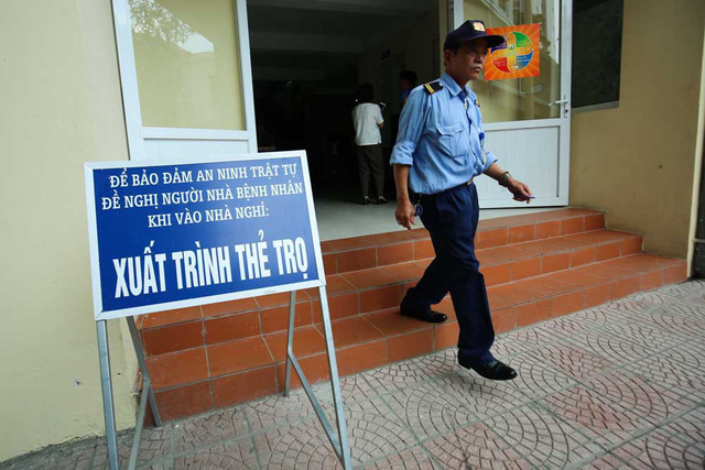 Khu nh&agrave; trọ gi&aacute; rẻ nhằm mục đ&iacute;ch giảm bớt g&aacute;nh nặng t&agrave;i ch&iacute;nh cho c&aacute;c gia đ&igrave;nh bệnh nh&acirc;n. Được biết, gi&aacute; thu&ecirc; trọ ở ngo&agrave;i c&aacute;c bệnh viện kh&aacute; đắt, khoảng từ 100.000 đồng đến 200.000 đồng mỗi ng&agrave;y đ&ecirc;m.