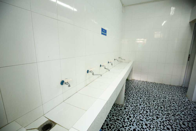 Khu vệ sinh của nh&agrave; trọ.