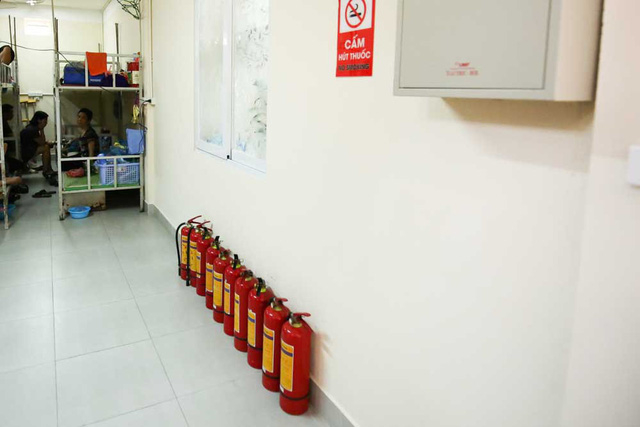 Nh&agrave; trọ cũng được trang bị dụng cụ chữa ch&aacute;y theo quy định.
