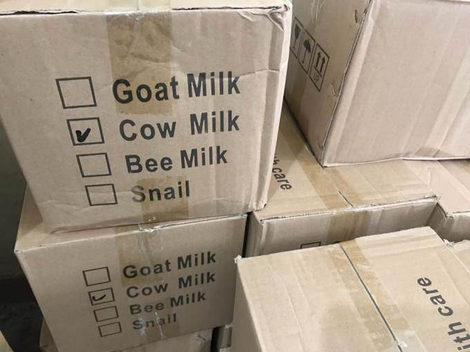 Sữa tắm trắng da giả số lượng lớn bị ph&aacute;t hiện tại H&agrave; Nội.