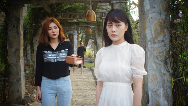 Phương Oanh trong phim mới bị cha dượng cưỡng hiếp, bỏ nh&agrave; đi lang thang rồi bị lừa v&agrave;o động mại d&acirc;m.