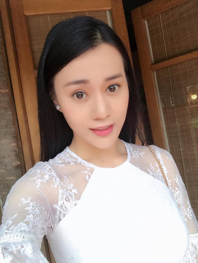 Phương Oanh ngo&agrave;i đời l&agrave; một c&ocirc; g&aacute;i trẻ trung, tự lập v&agrave; mạnh mẽ.