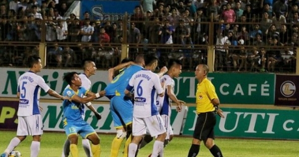 Ồn ào World Cup và giấc mơ của bầu Đức