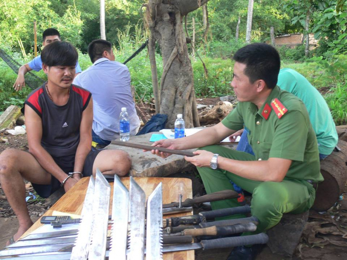 Số hung kh&iacute; tại nơi chế tạo của Đạt.