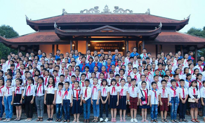 179 đại biểu l&agrave; c&aacute;c em thiếu nhi v&agrave; 31 c&aacute;n bộ phụ tr&aacute;ch ti&ecirc;u biểu của tỉnh đo&agrave;n tham dự đại hội.