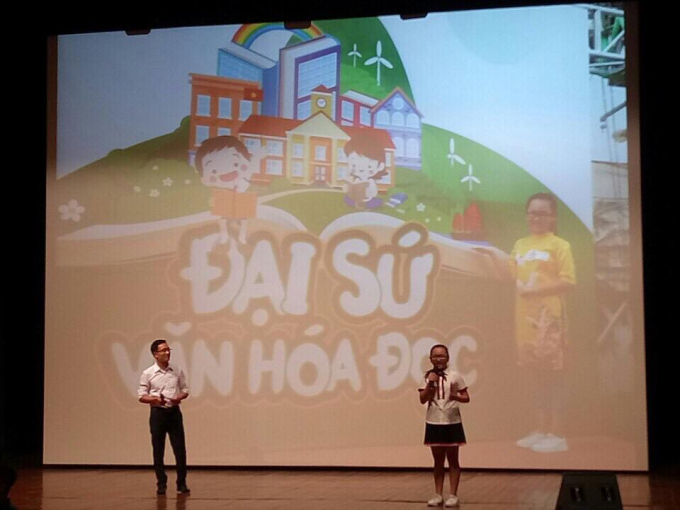 C&aacute;c đội được một cuốn s&aacute;ch hay nhưng mỏng trong 10 ph&uacute;t, thảo luận rồi thuyết tr&igrave;nh, diễn kịch, talk show sao cho người nghe hiểu v&agrave; th&iacute;ch cuốn s&aacute;ch đ&oacute;.