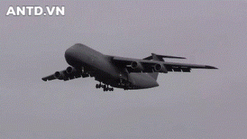 "Mổ bụng" gã khổng lồ C-5 Galaxy của Mỹ