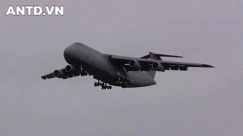 &nbsp;M&aacute;y bay vận tải khổng lồ C-5 Galaxy của Mỹ