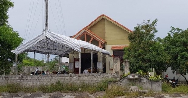 Bị ngăn phá bàn thờ tổ tiên, con trai đâm chết mẹ