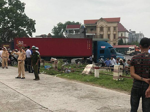 Hiện trường nơi ph&aacute;t hiện thi thể nạn nh&acirc;n. (Ảnh: Otofun)