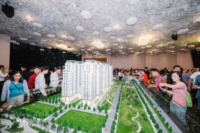 C&aacute;c kh&aacute;ch h&agrave;ng tham dự đều h&agrave;i l&ograve;ng về quyết định chọn Dream Home Riverside l&agrave;m nơi an cư v&agrave; đầu tư sinh lợi.