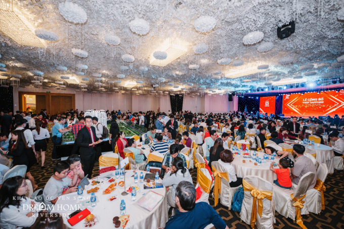 Khoảng 800 kh&aacute;ch h&agrave;ng tham dự sự kiện.