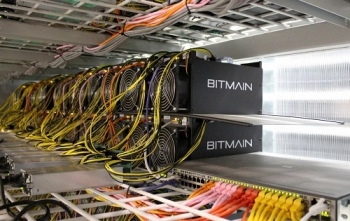 Hàng nghìn máy đào tiền ảo vẫn đổ về TP HCM