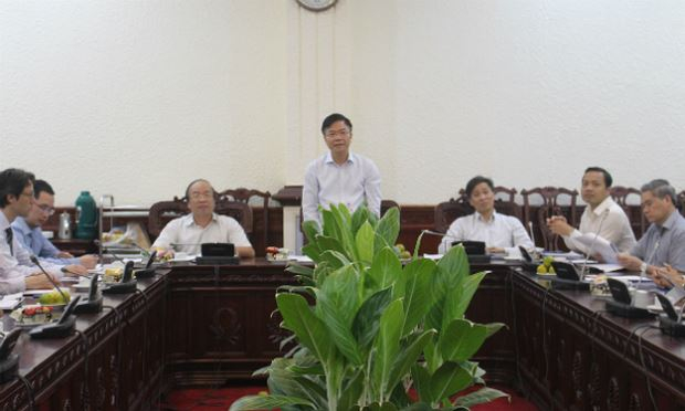 Bộ trưởng c&ugrave;ng c&aacute;c Thứ trưởng học hỏi kinh nghiệm quản l&yacute; tiền ảo