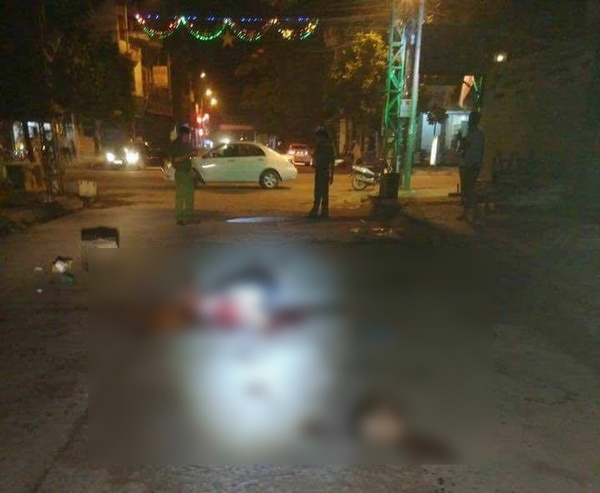 Chồng đi&ecirc;n cuồng ch&eacute;m vợ v&agrave; con d&acirc;u nguy kịch. (Ảnh minh họa: Nguồn B&aacute;o mới).