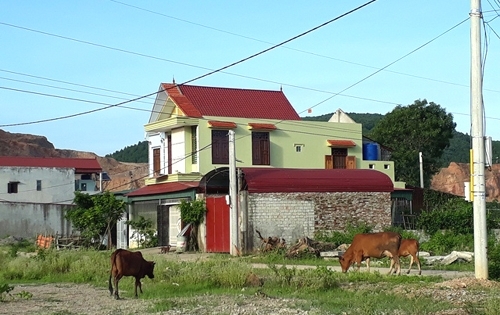 Bí thư xã Hà Ninh bị cấm đi khỏi nơi cư trú