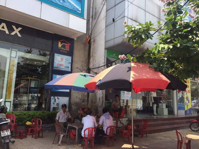 Qu&aacute;n nước nơi xảy ra sự việc.