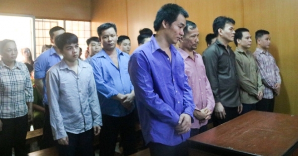 Băng nhóm giang hồ chuyên bóc lột nam chuyển giới bán dâm lĩnh án