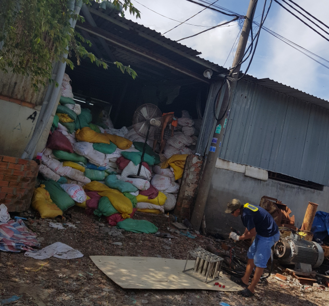 Cơ sở sản xuất xay da b&ograve; tại tổ 11, ấp 1B, x&atilde; Vĩnh Lộc A, huyện B&igrave;nh Ch&aacute;nh g&acirc;y m&ugrave;i h&ocirc;i kh&oacute; chịu cho khu d&acirc;n cư.