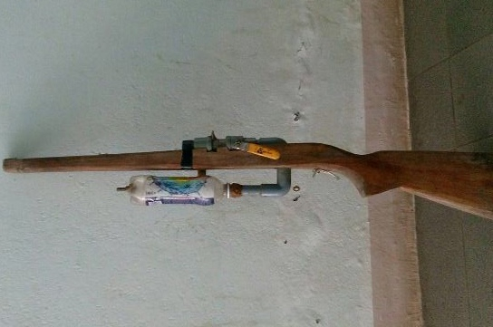 Khẩu s&uacute;ng tự chế dẫn đến c&aacute;i chết thương t&acirc;m của em S. Ảnh: CA Quảng Nam.