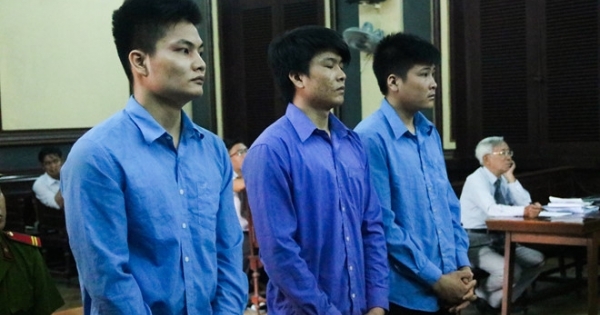 Ba anh em đánh chết người vì mâu thuẫn trong việc giành chở bạn gái
