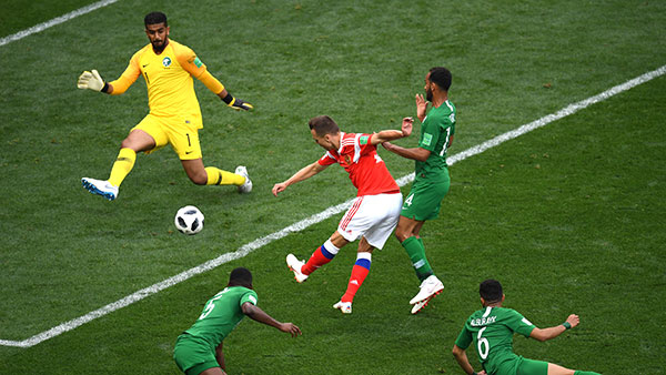 Denis Cheryshev n&acirc;ng tỉ số l&ecirc;n 2-0 cho nước chủ nh&agrave;. Ảnh: Voh.com.vn