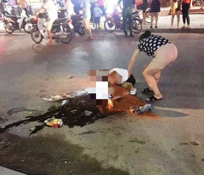 Hiện trường vụ đ&aacute;nh ghen g&acirc;y x&ocirc;n xao cộng đồng mạng.