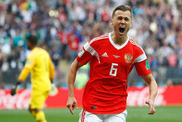 Denis Cheryshev l&agrave; cầu thủ đầu ti&ecirc;n ghi b&agrave;n sau khi v&agrave;o s&acirc;n từ ghế dự bị ở trận khai mạc World Cup