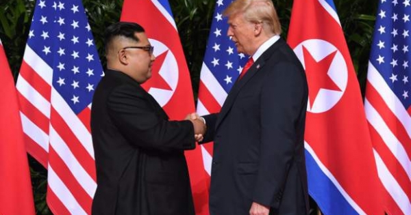 Ông Trump cho ông Kim Jong-un số điện thoại riêng