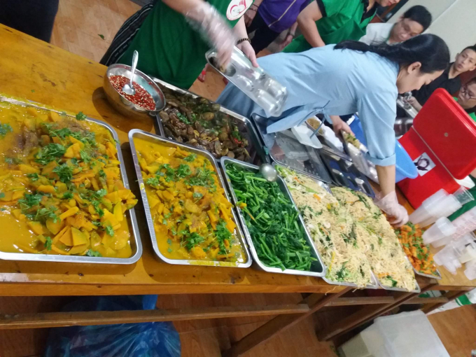 Suất cơm đầy đủ dinh dưỡng.