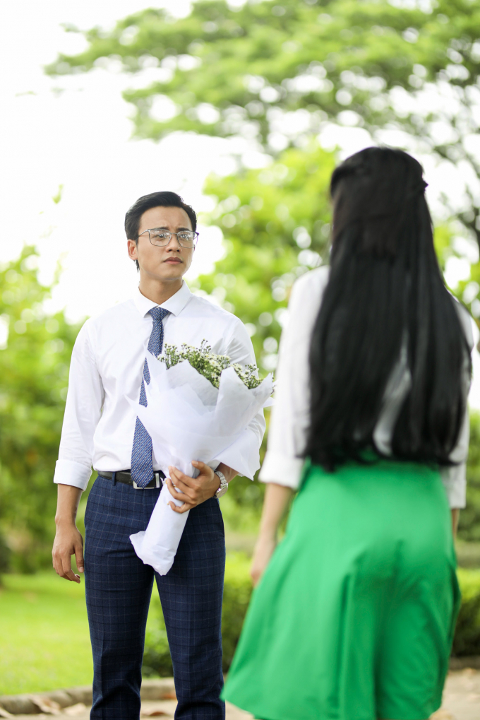 Cuối c&ugrave;ng Mai T&agrave;i Phến cũng đ&atilde; c&oacute; cơ hội cướp nụ h&ocirc;n đầu đời của em g&aacute;i mưa