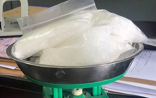 Vợ chồng lắp camera dày đặc quanh nhà để buôn ma túy