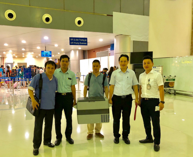 Tạng được nhanh ch&oacute;ng đưa ra s&acirc;n bay.