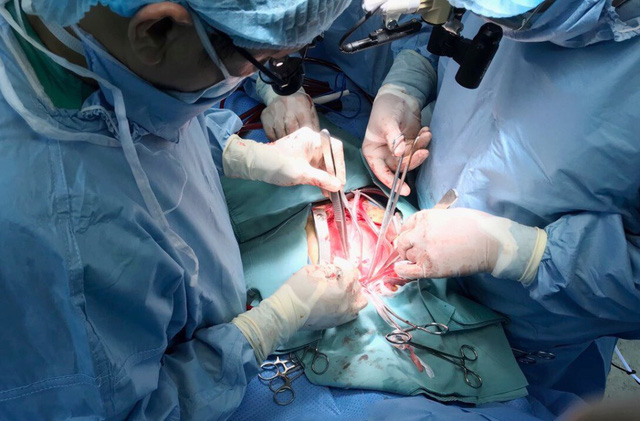 Chưa đầy một th&aacute;ng,Bệnh viện Trung ương Huế đ&atilde; 2 lần gh&eacute;p tim xuy&ecirc;n Việt th&agrave;nh c&ocirc;ng.