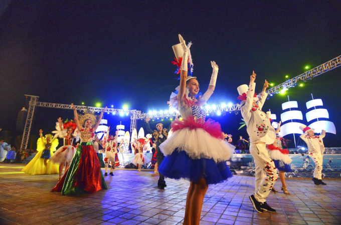 Kh&ocirc;ng kh&iacute; lễ hội mở đầu cho chuỗi sự kiện Đ&agrave; Nẵng - Điểm hẹn m&ugrave;a h&egrave; 2018.