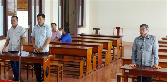 Công an xã đi tù vì làm thủ tục nhập hộ khẩu sai