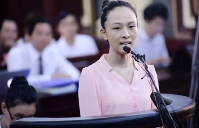 Hoa hậu Phương Nga tại t&ograve;a.