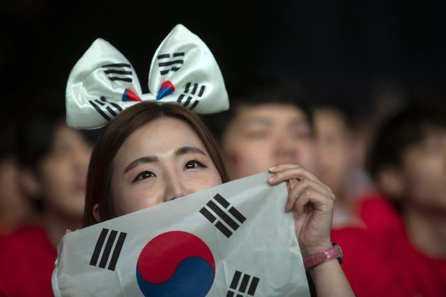 Cổ động vi&ecirc;n H&agrave;n Quốc rực rỡ khoe sắc tại World Cup 2018