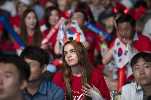 Người nước ngo&agrave;i tại H&agrave;n Quốc cũng chung ho&agrave; chung nhịp đập c&ugrave;ng c&aacute;c con tim xứ H&agrave;n