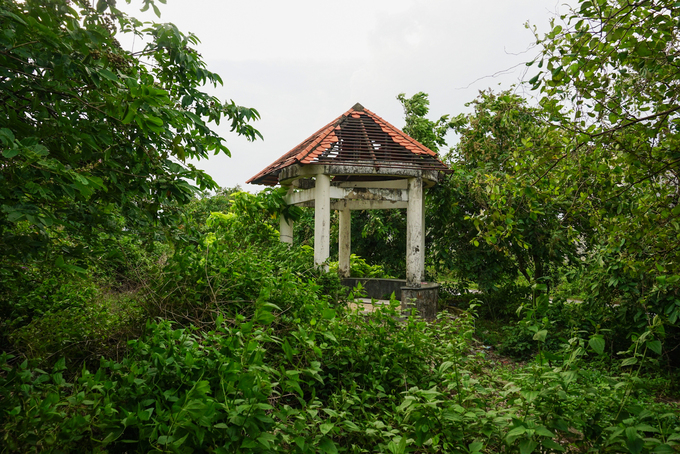 Một hạng mục trong khu được quy hoạch l&agrave;m c&ocirc;ng vi&ecirc;n đ&atilde; mục n&aacute;t từ nhiều năm nay
