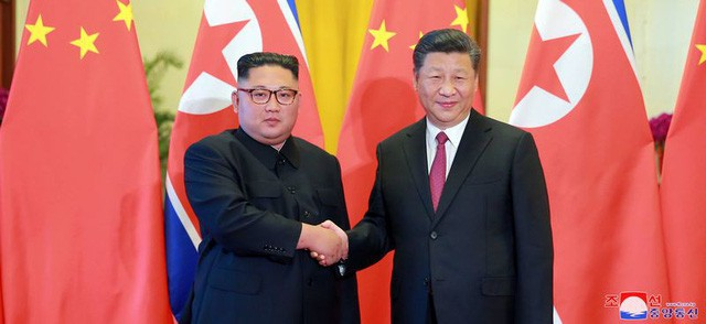 Nh&agrave; l&atilde;nh đạo Triều Ti&ecirc;n Kim Jong-un v&agrave; Chủ tịch Trung Quốc Tập Cận B&igrave;nh (Ảnh: KCNA)