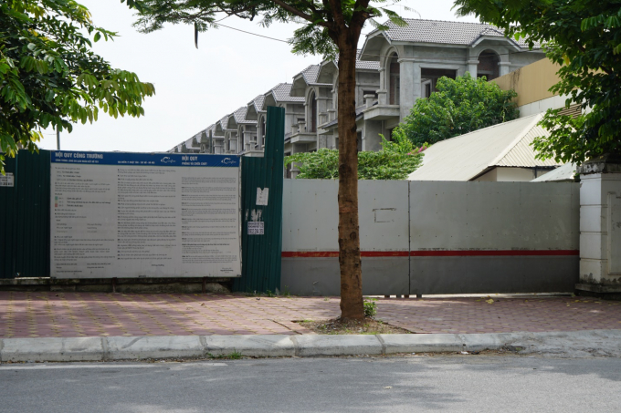 Dự &aacute;n l&agrave;ng Đo&agrave;n Kết được khởi c&ocirc;ng v&agrave;o ng&agrave;y 16/7/2014 với khoảng thời gian dự kiến ho&agrave;n th&agrave;nh 14 th&aacute;ng. Nhưng đến hiện tại dự &aacute;n chỉ x&acirc;y xong phần th&ocirc; v&agrave; chưa c&oacute; người d&acirc;n n&agrave;o đến đ&acirc;y sinh sống.