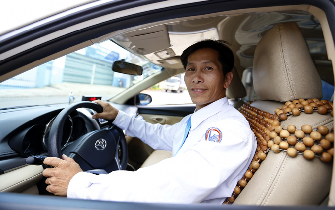 T&agrave;i xế&nbsp;V&otilde; Quốc Phi đ&atilde; c&oacute; h&agrave;nh động cao đẹp.