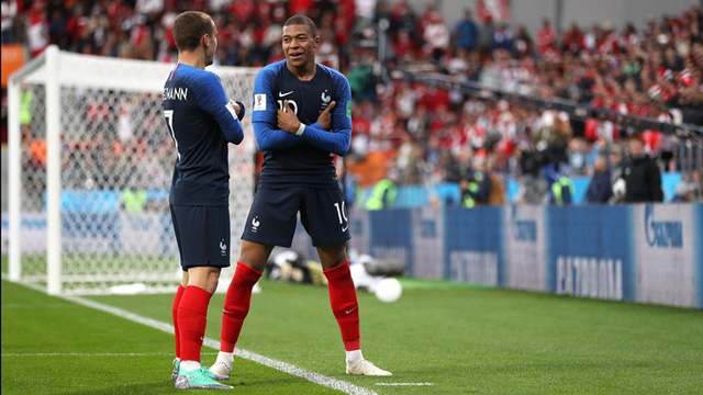 Mbappe ăn mừng sau b&agrave;n thắng v&agrave;o lưới đội tuyển Peru. (Ảnh: Getty Images)