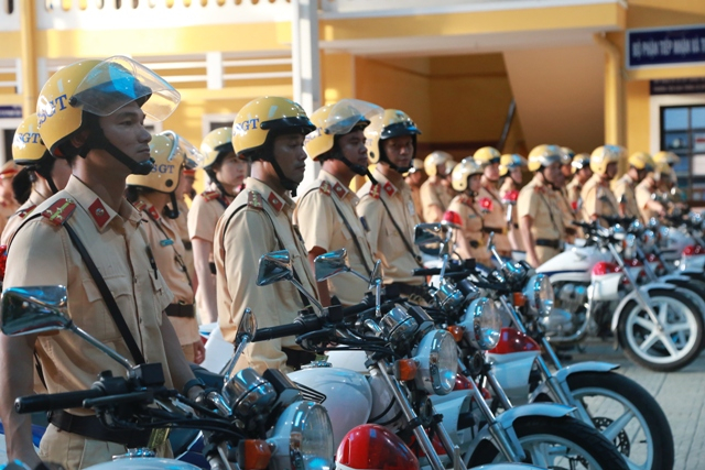 C&ocirc;ng an tỉnh Thừa Thi&ecirc;n Huế ra qu&acirc;n đảm bảo trật tự ATGT, TTĐT