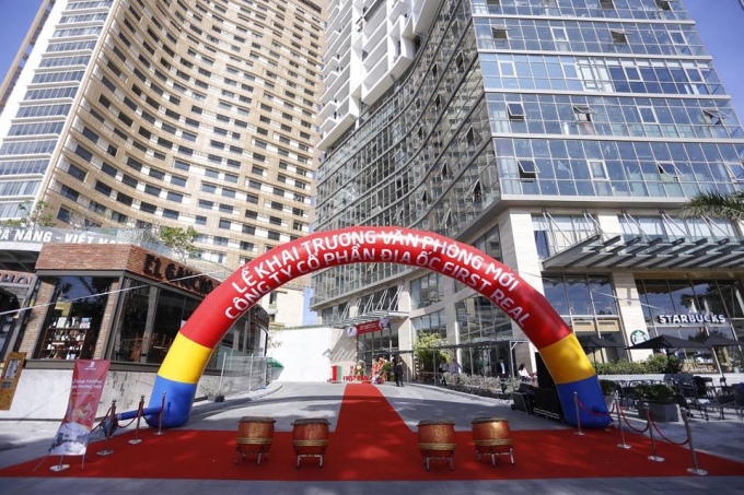 V ăn ph&ograve;ng mới First Real nằm tại Bạch Đằng Complex.