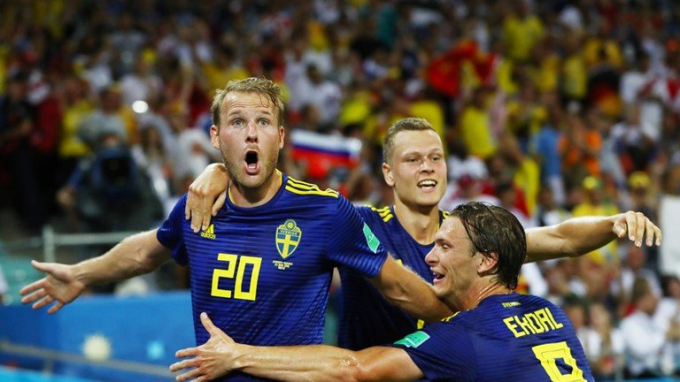 Ch&ugrave;m ảnh: Đ&aacute; với 10 người, Đức ngược d&ograve;ng thắng Thụy Điển kh&ocirc;ng tưởng