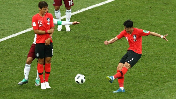 Son Heung-min đ&atilde; c&oacute; b&agrave;n thắng ở ph&uacute;t b&ugrave; giờ thứ 3. Ảnh: Vietnamnet