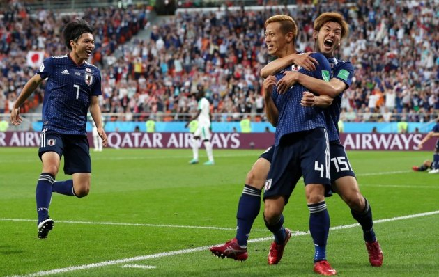 Honda với m&agrave;n ăn mừng b&agrave;n thắng thứ 4 của c&aacute; nh&acirc;n anh tại c&aacute;c v&ograve;ng chung kết World Cup.